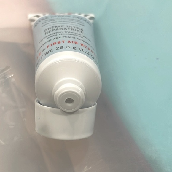First Aid Beauty Ultra Repair Cream Intense Hydration for Dry Parched Skin - Picture 6 of 8